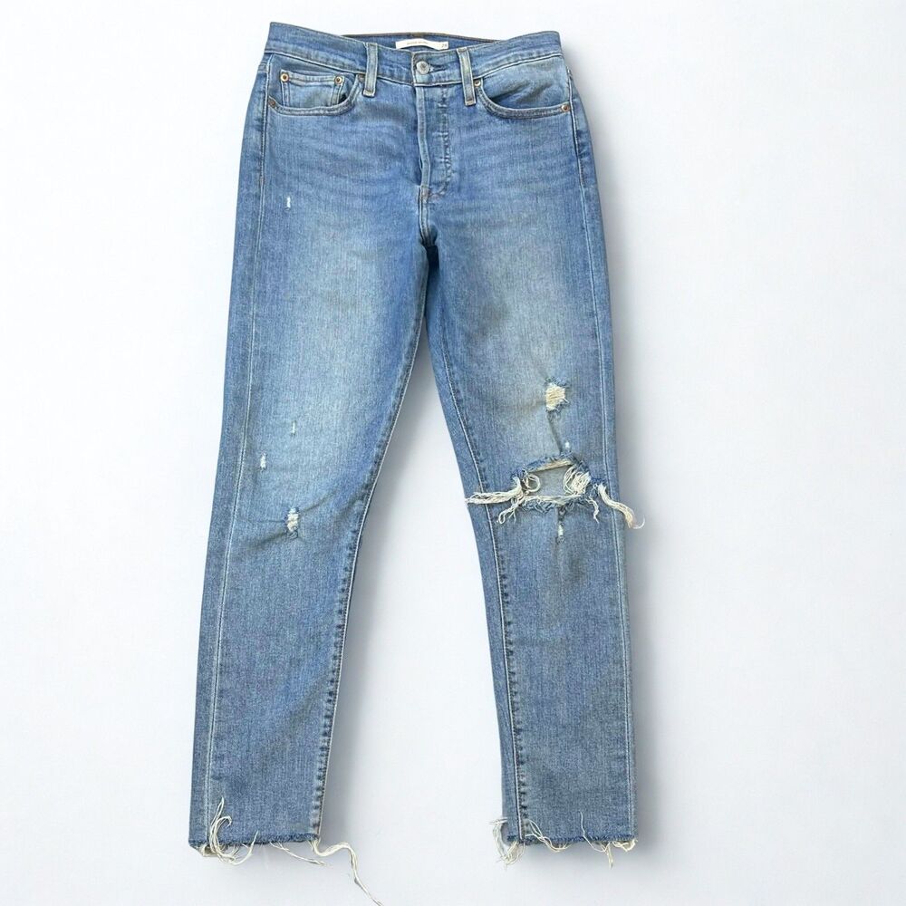 Levi's Jeans Women's 28 Wedgie Skinny Distressed Raw Hem Light Wash Denim